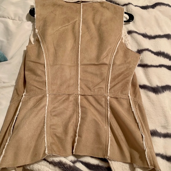 Vest - Picture 4 of 5